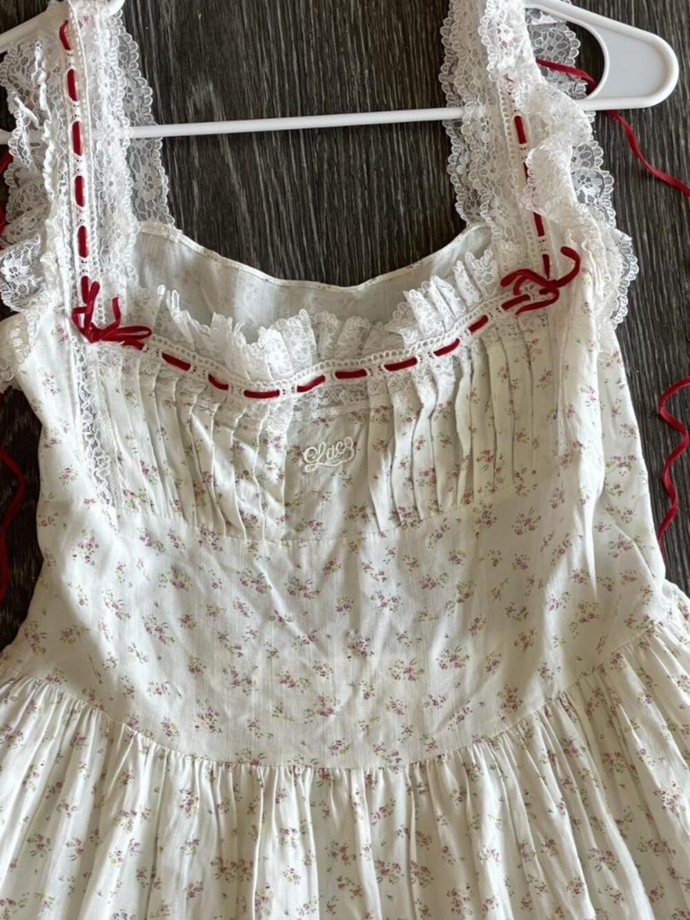 LACEMADE BEAUTIFUL COTTON MAXI ADORNED WITH LACE TRIM AND RED VELVET DETAILS OS - Picture 15 of 16